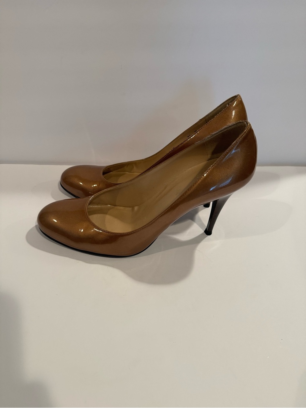 Stuart weitzman metallic pumps
